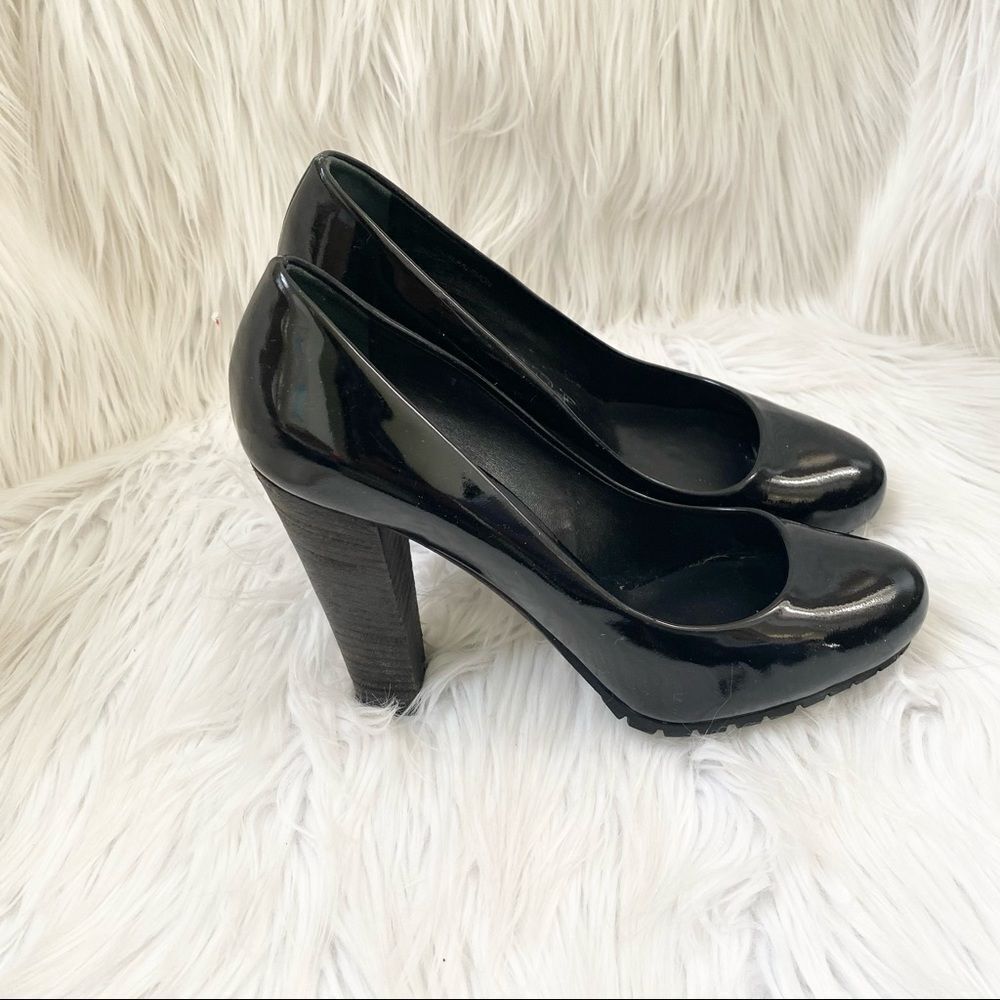 Burberry Black Patent leather Stacked Heel Pumps 7 - Picture 3 of 10